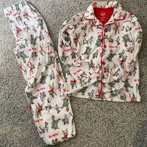 Kids two piece grinch Christmas pajamas, size 6/6x
